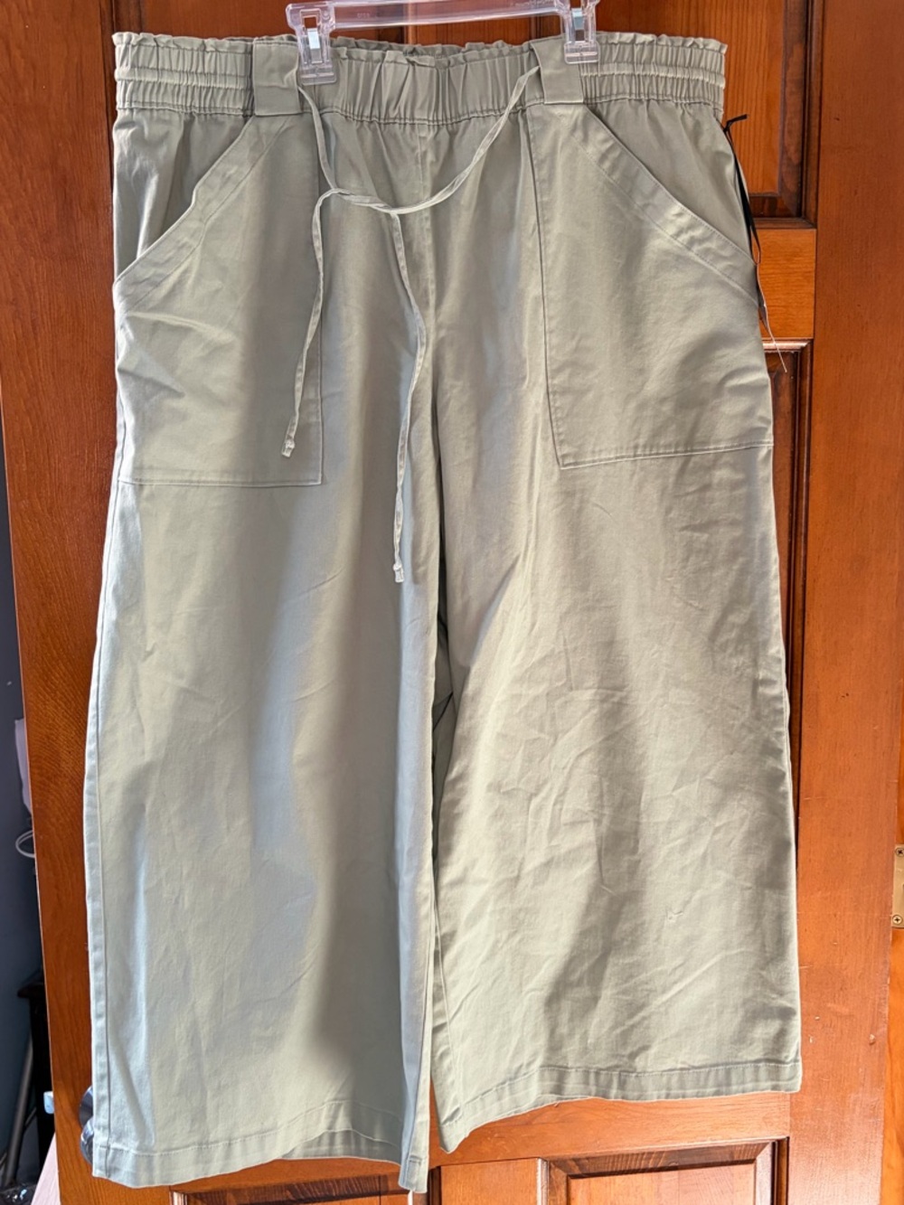 NEW Ava & Viv Sage Green Drawstring Cropped Capri Pants paper bag style waist